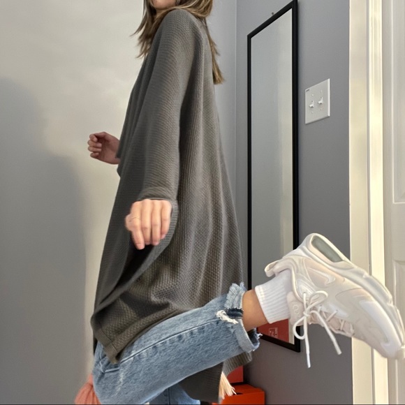 EUC VERLOOP TASSELED WRAP/SHAWL - Picture 4 of 7